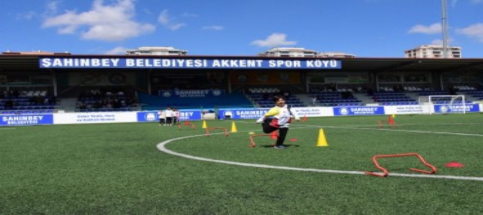 DÜNYA ÇOCUK ATLETİZM GÜNÜ’NDE 200 ÇOCUK SPORLA BULUŞTU