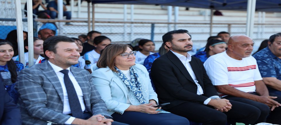 - GAZİANTEP BÜYÜKŞEHİR ENGELLERİ KALDIRMAYA DEVAM EDİYOR     - TÜRKİYE'NİN İLK KADIN AMPUTE TAKIMI GAZİ ŞEHİR'DE!