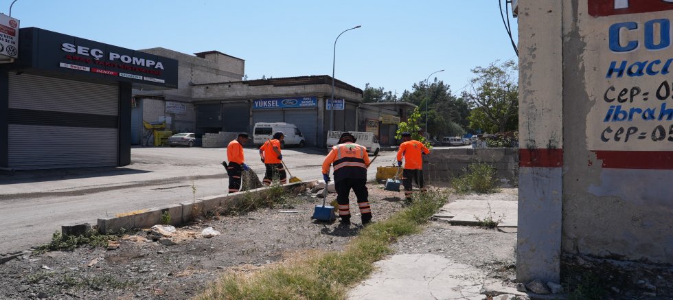 ŞEHİTKAMİL’DEN KÜSGET'TE KAPSAMLI TEMİZLİK SEFERBERLİĞİ