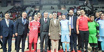 Aile ve Sosyal Hizmetler Bakan? Gkta?, 