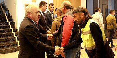 Ba?kan Esen Personeli ile Bayramla?t?