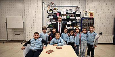 BAŞKAN MEHMET TAHMAZOĞLU, BİLİM ŞAHİNBEY ATÖLYELERİNDE EĞİTİM GÖREN ÖĞRENCİLERLE BULUŞTU