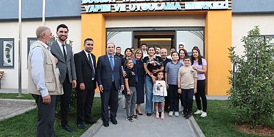 - BAŞKAN ŞAHİN, DEPREMZEDE SENEM ECE'YE SAHİP ÇIKTI