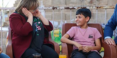 - BAŞKAN ŞAHİN, DOĞUŞTAN KULAK YOKLUĞU BULUNAN MİNİK SABRİ’NİN HAYALLERİNE DOKUNDU