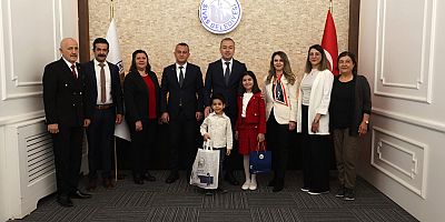 BAŞKAN UZUN, MAKAMINI ÇOCUK BAŞKANA DEVRETTİ…