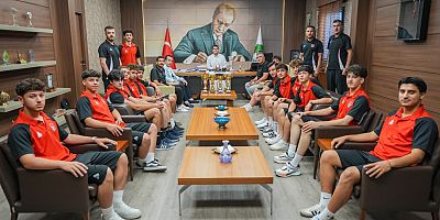 BAŞKAN YILMAZ, ŞAMPİYONLARI AĞIRLADI  KIRMIZI SİYAHLILARDA HEDEF TÜRKİYE ŞAMPİYONLUĞU