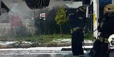 BÜYÜKŞEHİR İTFAİYESİ ŞEHİRDEKİ İLK ELEKTRİKLİ ARAÇ YANGININI ÖZEL EKİPMANLARLA BAŞARILI BİR ŞEKİLDE SÖNDÜRDÜ