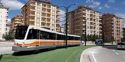 BÜYÜKŞEHİR, TOPLU TAŞIMADA YÜZDE 10 VE 22 ÜCRETSİZ BİNİŞ HAKKIYLA EĞİTİM CAMİASINA DESTEĞİNİ SÜRDÜRÜYOR