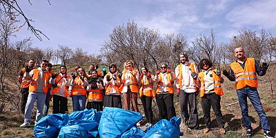 -ÇANKAYA’DA ÜNİVERSİTELİLER ÇEVRE İÇİN BİR ARAYA GELDİ