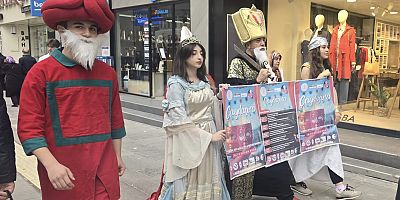 Elazığ’da Tiyatro Şöleni Kortejle Başladı