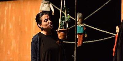 ‘FİLİSTİN HAKKINDA KONUŞMALIYIZ’ TİYATRO OYUNU SAHNELENDİ