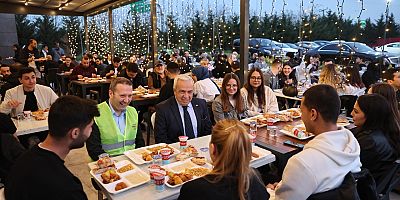 (FOTOĞRAFLI) BAŞKAN ŞADİ ÖZDEMİR GENÇLERLE İFTARDA BULUŞTU