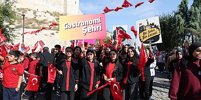 GASTROANTEP, RENKLİ KORTEJ İLE BAŞLADI