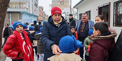 - GAZİANTEP BÜYÜKŞEHİR BELEDİYESİ, ÇOCUKLARIN KAR SEVİNCİNE HEDİYELERLE ORTAK OLDU