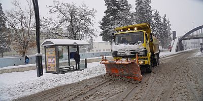 GAZİANTEP BÜYÜKŞEHİR’DEN KARLA MÜCADELEDE KESİNTİSİZ ÇALIŞMA