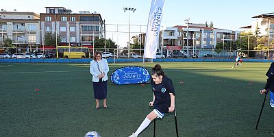 - GAZİANTEP BÜYÜKŞEHİR ENGELLERİ KALDIRMAYA DEVAM EDİYOR     - TÜRKİYE'NİN İLK KADIN AMPUTE TAKIMI GAZİ ŞEHİR'DE!