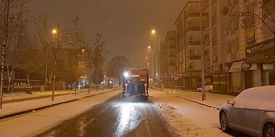 GAZİANTEP BÜYÜKŞEHİR YOĞUN KAR YAĞIŞINDA TÜM EKİPLERİYLE SAHADA