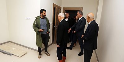 Haberal, Alzheimer ve Ya?l? Ya?am Merkezi'ni ziyaret etti