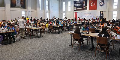 (KÜÇÜKLER VE YILDIZLAR SATRANÇ ŞAMPİYONASI KARAMAN'DA YAPILIYOR)