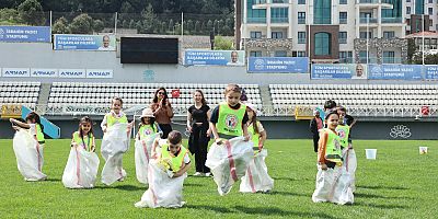  N?LFER'DE M?N?KLERDEN TATLI MCADELE 