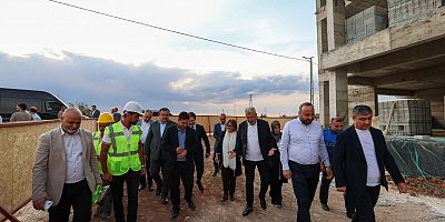 ŞAHİN, KARKAMIŞ’TA YÜKSELEN GAZİ KONUT PROJESİNİ İNCELEDİ