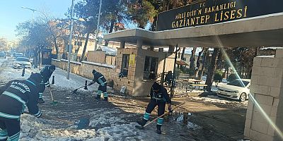 ŞAHİNBEY BELEDİYESİ OKUL ETRAFLARINI VE YOLLARINI TEMİZLEDİ