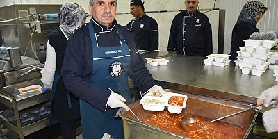 ŞAHİNBEY BELEDİYESİ, RAMAZAN AYI’NDA İHTİYAÇ SAHİPLERİNİN YANIND