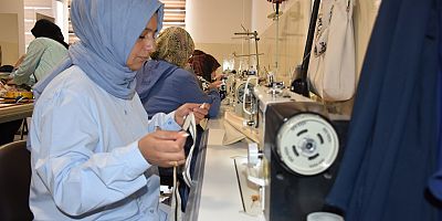 ŞAHİNBEYLİ KADINLAR KENDİ DİKTİKLERİ KIYAFETLERİ GİYİYOR