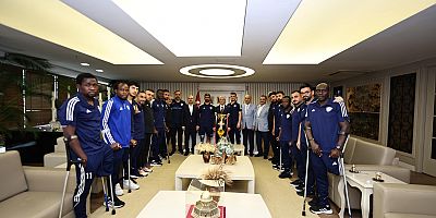 ŞAMPİYON KUPAYI BAŞKAN TAHMAZOĞLU’NA GETİRDİ