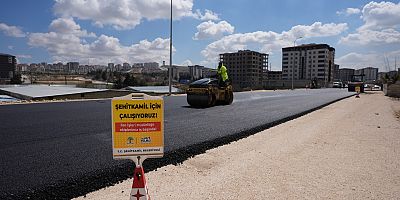 ŞEHİTKAMİL'DE 6 AYDA 165 BİN TON ASFALT SERİLDİ  GÜVENLİ ULAŞIM İÇİN ÇALIŞMALAR ARALIKSIZ SÜRÜYOR