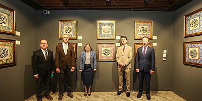 TÜRKİYE’NİN İLK DİVANİ HAT TEKNİĞİ İLE YAZILAN ESMA-İ HÜSNA SERGİSİ AÇILDI