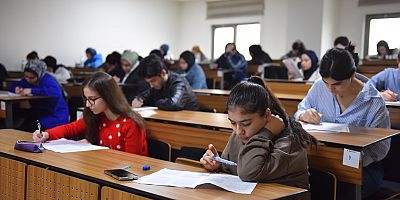 ÜNİVERSİTE ADAYLARINA SINAV PROVASI