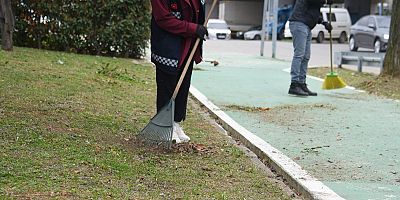 YEŞİL ALANLARDA TEMİZLİK VE BAKIM ÇALIŞMALARI SÜRÜYOR